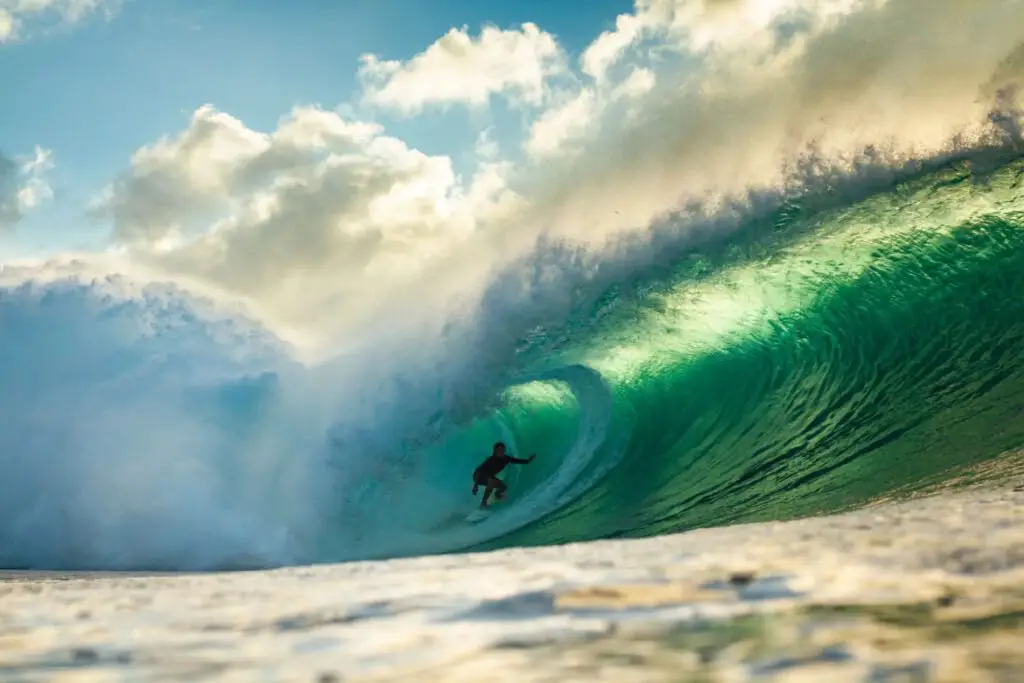 The Banzai Pipeline Surfing